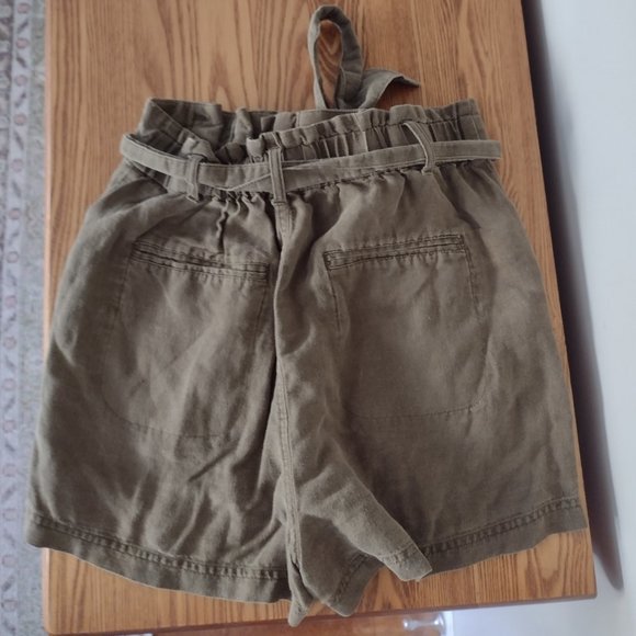 Green Paper bag Waist Shorts from Urban Outfitters (BDG) - M - Picture 2 of 4